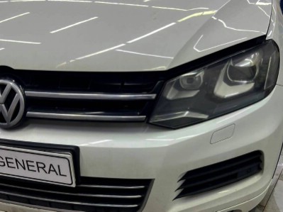 Защита передней оптики полиуретановой пленкой Volkswagen Touareg