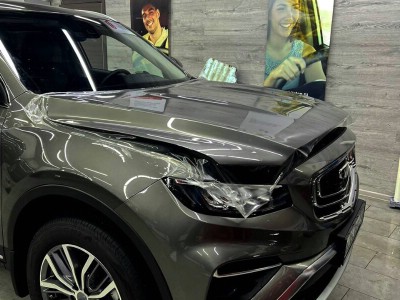 Защита зон риска лакокрасочного покрытия полиуретановой пленкой Geely Atlas pro